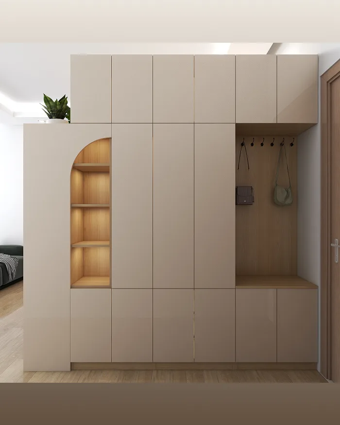 Plakar po meri sa otvorenom zonom za kačenje garderobe, osvetljenim policama i ugradnim skladišnim prostorom